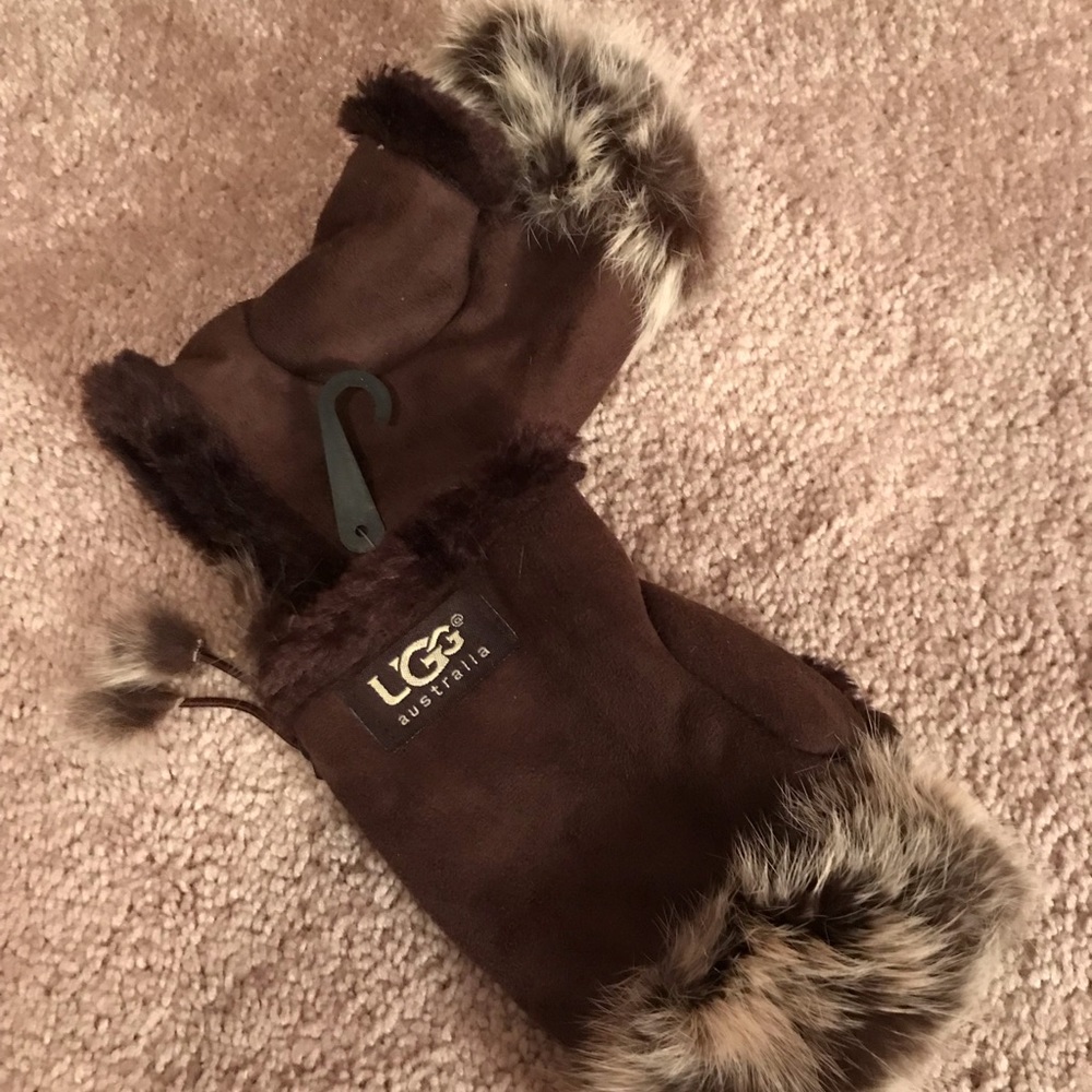Chocolate brown fingerless UGG gloves